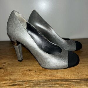 CHANEL METALLIC LAMB LEATHER LOGO CAP TOE HEELS 37